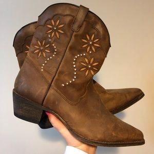 Rhinestone Daisy Cowgirl Boots